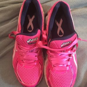 ASICS GT1000 Gel pink ribbon